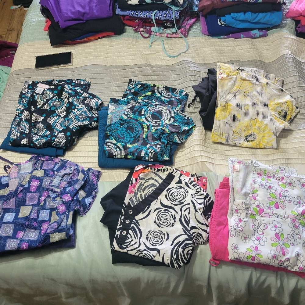 Mixed lot Women's Scrubs Medium